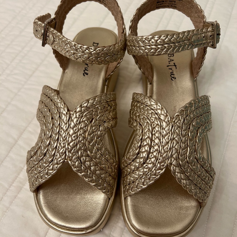 Gold Metallic Sandals with Braided Straps and Bow